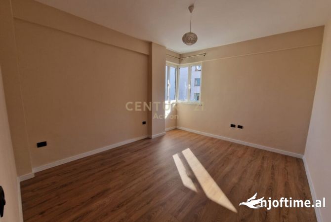 Ambient biznesi me qera 3+1 ne Tirane - 700 Euro
