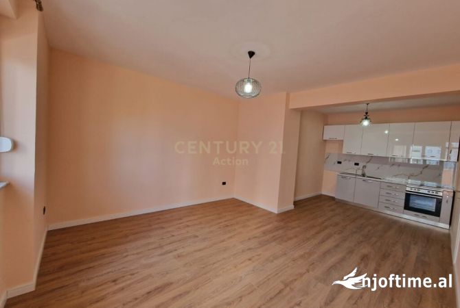 Ambient biznesi me qera 3+1 ne Tirane - 700 Euro
