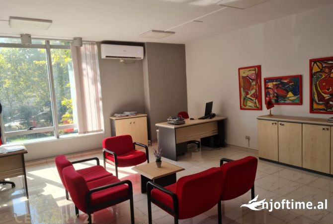 Ambient biznesi me qera 3+1 ne Tirane - 700 Euro