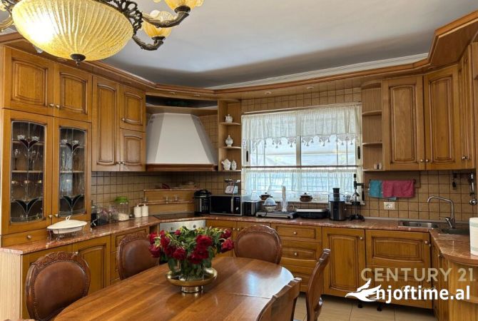 Shtepi me qera 3+1 ne Tirane - 700 Euro