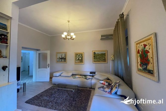 Shtepi me qera 2+1 ne Tirane - 700 Euro