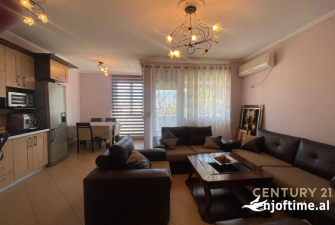 Shtepi me qera 2+1 ne Tirane - 720 Euro