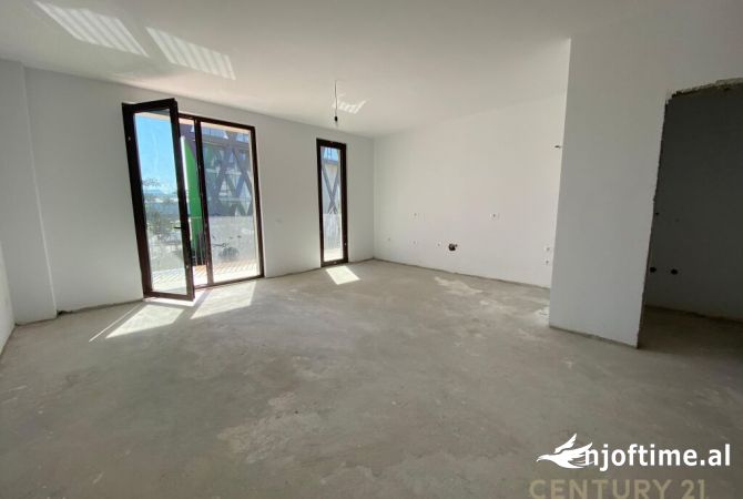 Ambient biznesi me qera 3+1 ne Tirane - 1,700 Euro