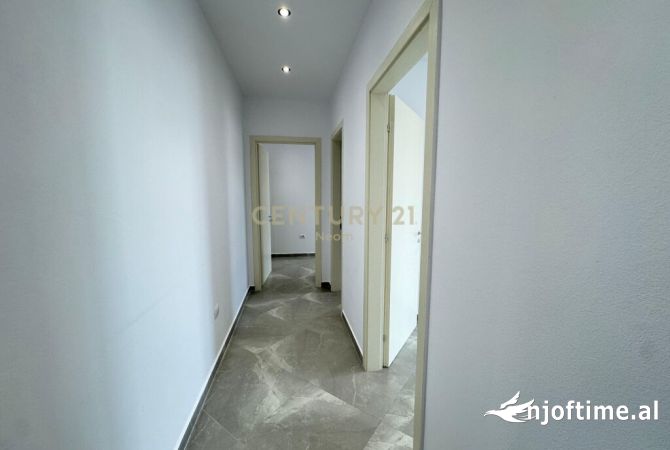 Ambient biznesi me qera 3+1 ne Tirane - 1,600 Euro