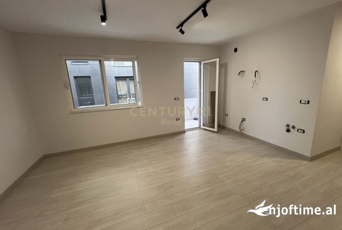 Ambient biznesi me qera 3+1 ne Tirane - 700 Euro
