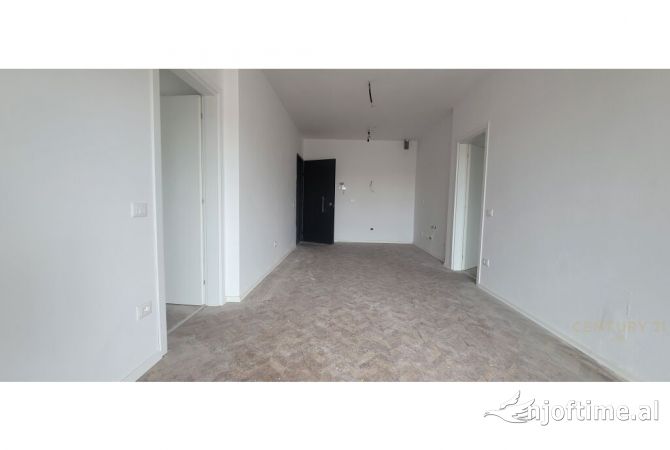 Ambient biznesi me qera 3+1 ne Tirane - 1,300 Euro