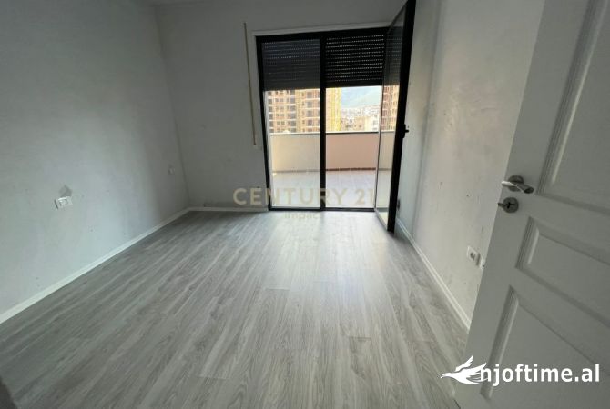 Ambient biznesi me qera 3+1 ne Tirane - 600 Euro