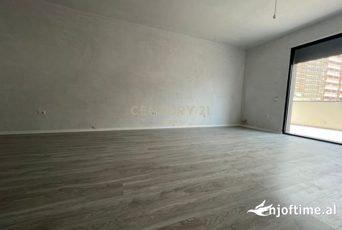 Ambient biznesi me qera 3+1 ne Tirane - 600 Euro