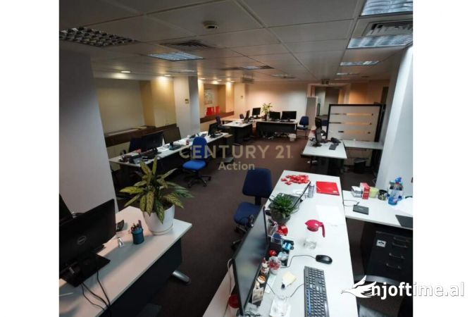 Ambient biznesi me qera 3+1 ne Tirane - 12,000 Euro