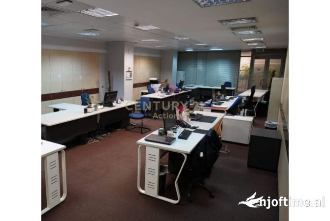 Ambient biznesi me qera 3+1 ne Tirane - 12,000 Euro