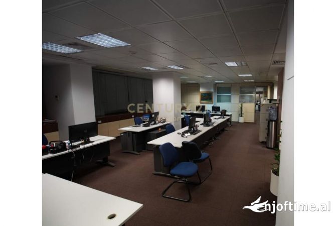 Ambient biznesi me qera 3+1 ne Tirane - 9,300 Euro