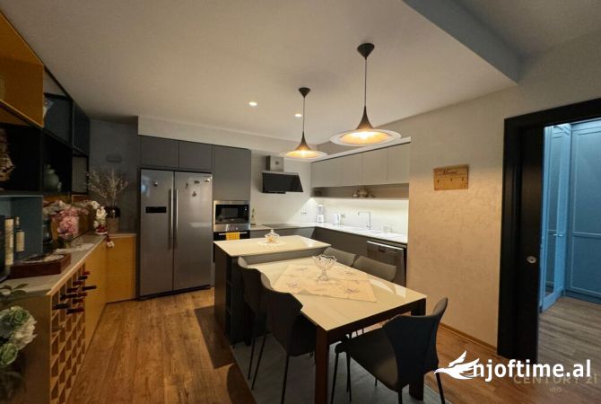 Shtepi me qera 2+1 ne Tirane - 1,700 Euro