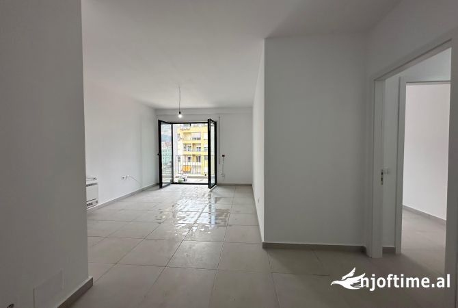 Ambient biznesi me qera 3+1 ne Tirane - 750 Euro