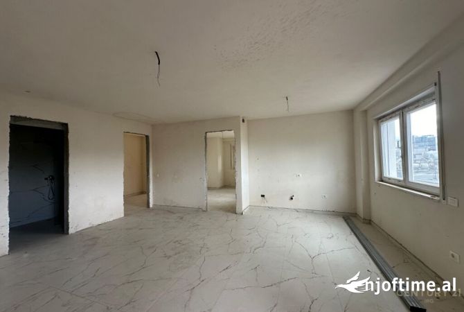 Ambient biznesi me qera 3+1 ne Tirane - 750 Euro