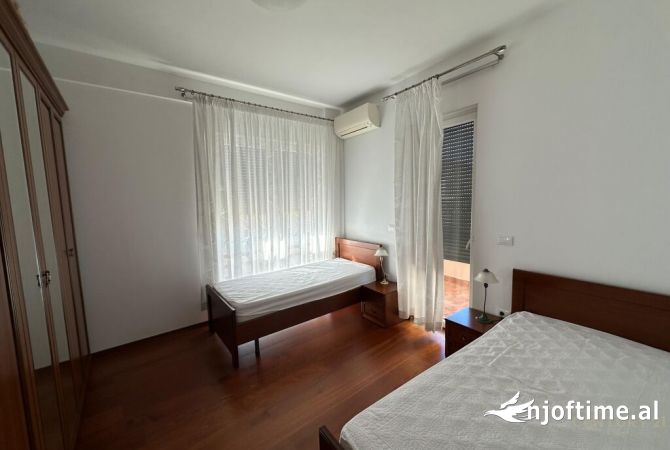 Shtepi me qera 2+1 ne Tirane - 1,000 Euro