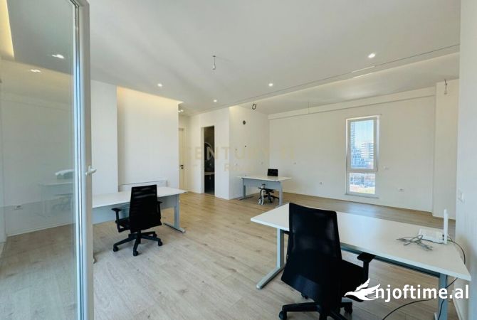 Ambient biznesi me qera 3+1 ne Tirane - 2,000 Euro
