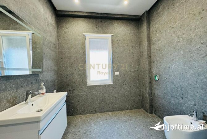 Rruga e Dibres jepet me qera ambient per zyra 2+1+2+post parkimi