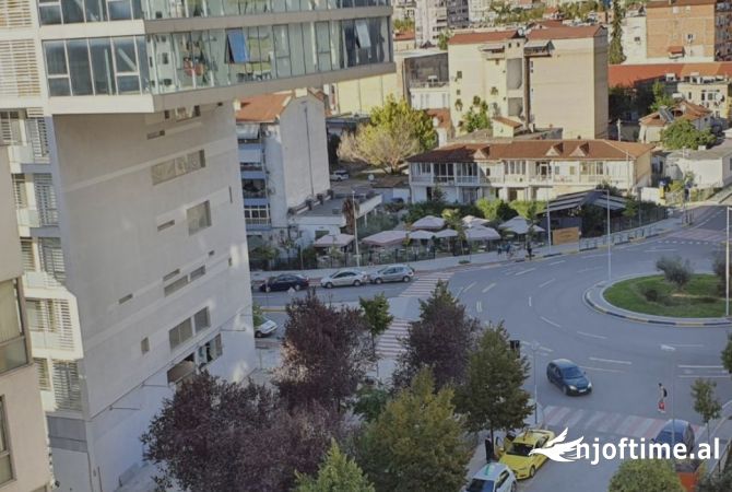 Ambient biznesi me qera 3+1 ne Tirane - 2,570 Euro