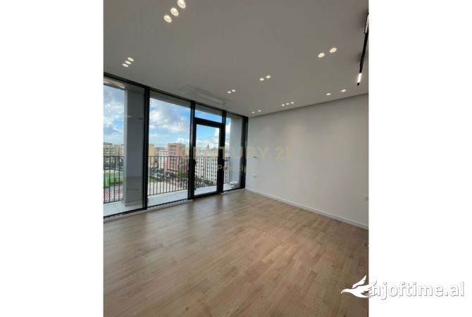 Ambient biznesi me qera 3+1 ne Tirane - 2,200 Euro