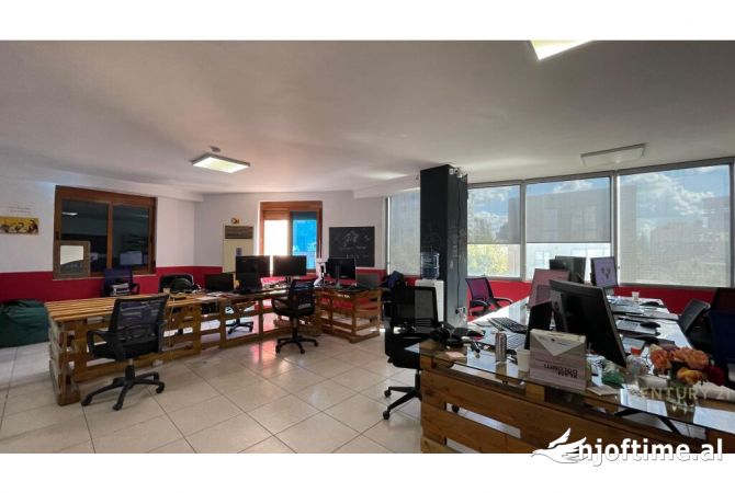 Kompleksi Usluga jepet me qera ambient komercial