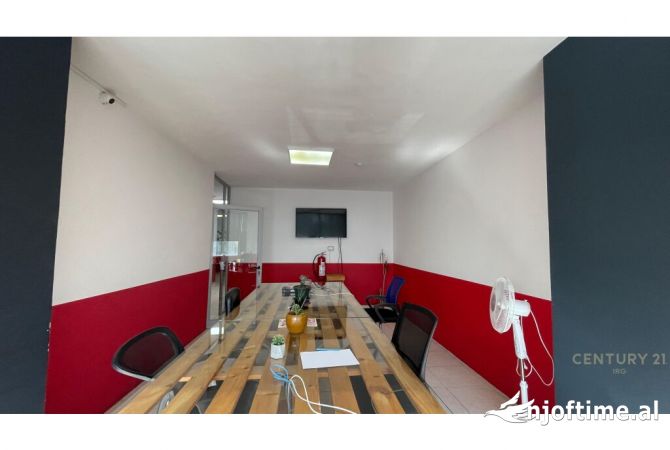 Kompleksi Usluga jepet me qera ambient komercial