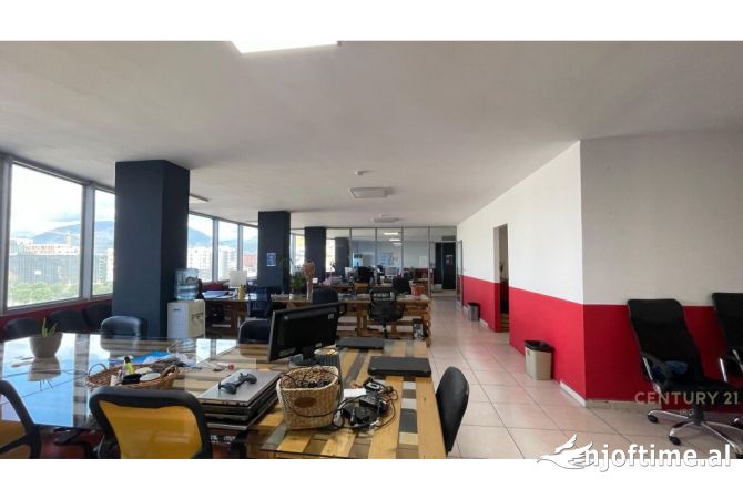 Ambient biznesi me qera 3+1 ne Tirane - 2,500 Euro