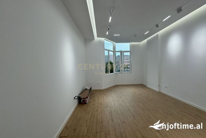 Ambient biznesi me qera 3+1 ne Tirane - 500 Euro