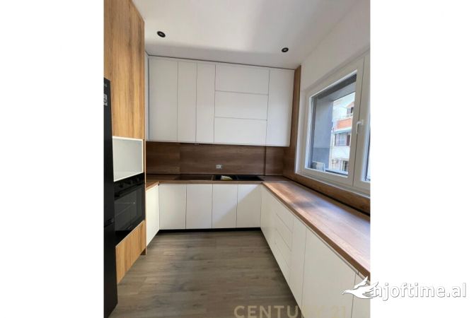 Shtepi me qera 2+1 ne Tirane - 1,400 Euro