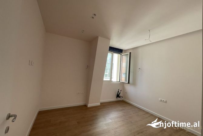 Rruga e Elbasanit jepet me qera ambient per zyra