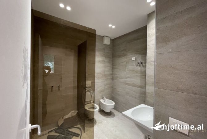 Rruga e Elbasanit jepet me qera ambient per zyra