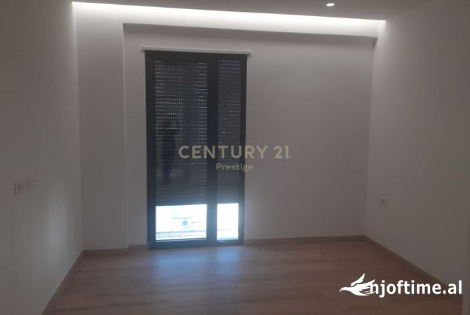 Ambient biznesi me qera 3+1 ne Tirane - 1,500 Euro