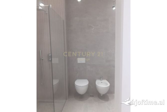 Rruga e Elbasanit jepet me qera apartament 2+1+2+post parkimi