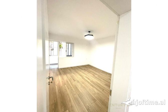 Ambient biznesi me qera 3+1 ne Tirane - 650 Euro