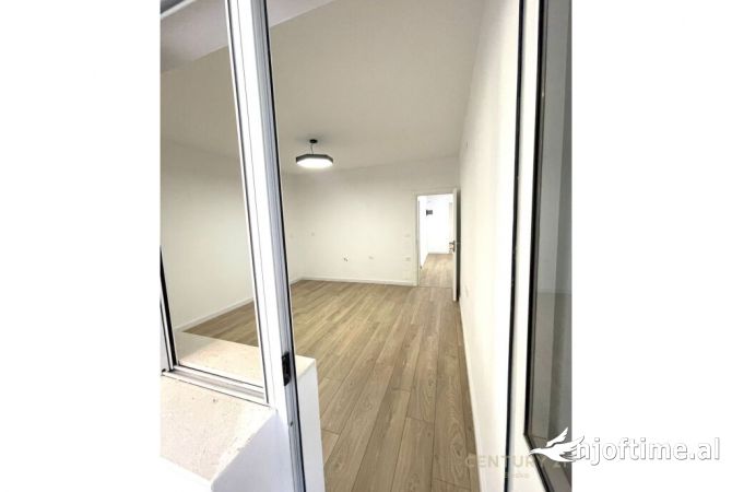 Rruga Bardhyl jepet me qera apartament 2+1+2 per zyra