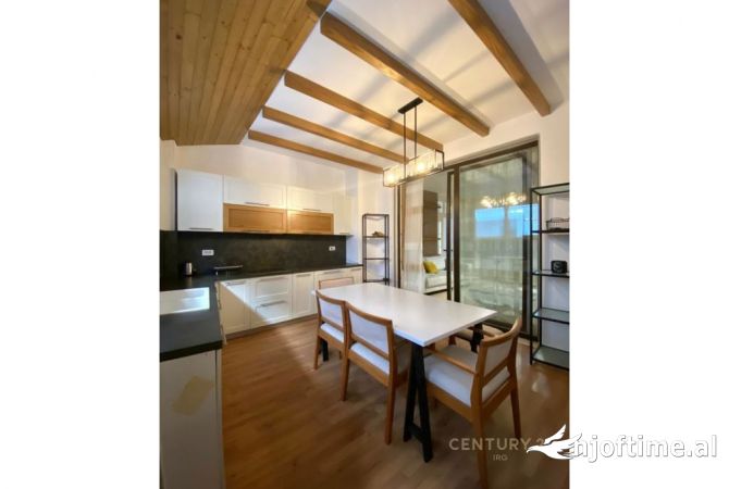 Shtepi me qera 3+1 ne Tirane - 1,200 Euro