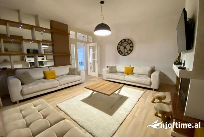 Shtepi me qera 3+1 ne Tirane - 1,200 Euro