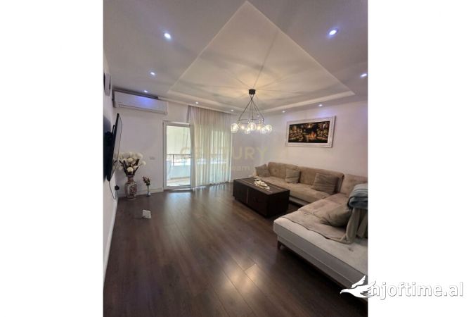 Shtepi me qera 2+1 ne Tirane - 800 Euro