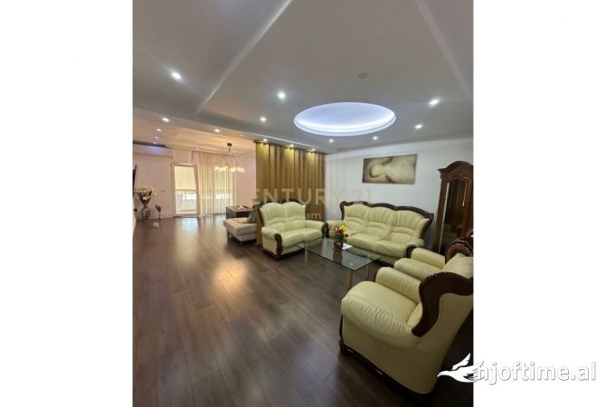 Shtepi me qera 2+1 ne Tirane - 800 Euro