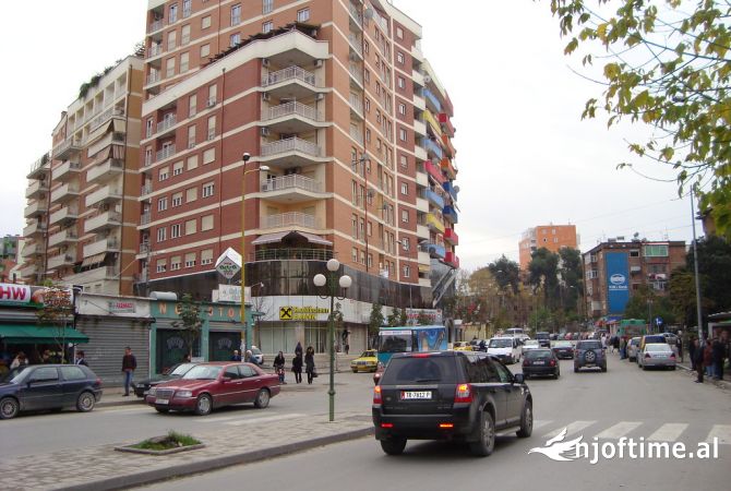 Ambient biznesi me qera 2+1 ne Tirane - 2,500 Euro