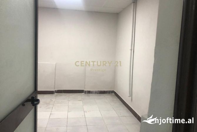 Ambient biznesi me qera 4+1 ne Tirane - 400 Euro