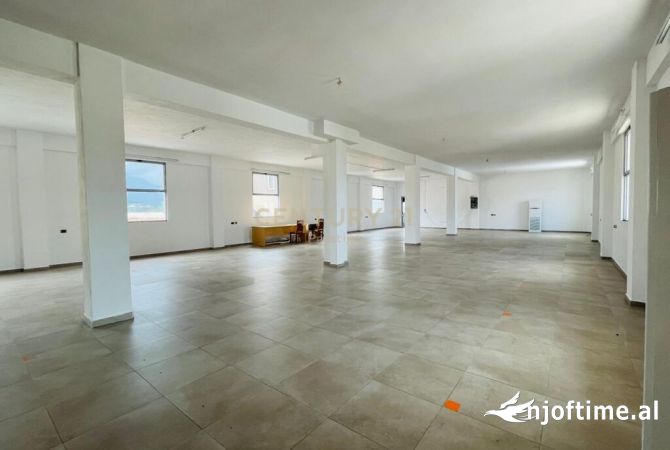 Ambient biznesi me qera 3+1 ne Tirane - 1,300 Euro
