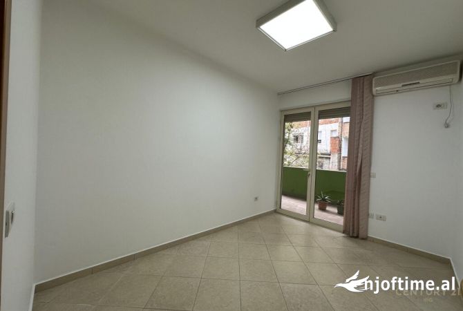 Ambient biznesi me qera 3+1 ne Tirane - 800 Euro