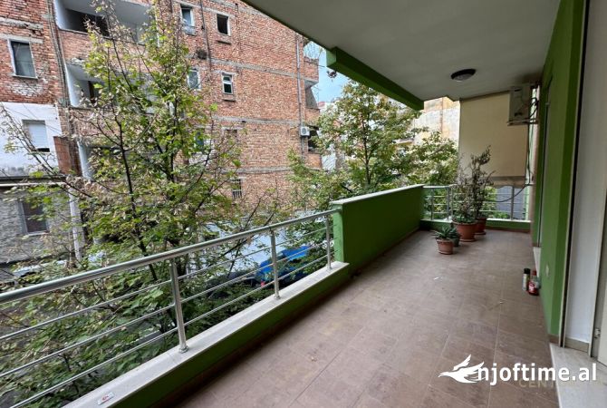 Ambient biznesi me qera 3+1 ne Tirane - 800 Euro