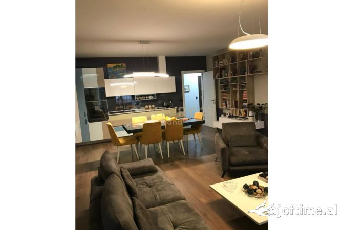Shtepi me qera 2+1 ne Tirane - 750 Euro