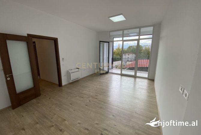 Ambient biznesi me qera 3+1 ne Tirane - 750 Euro
