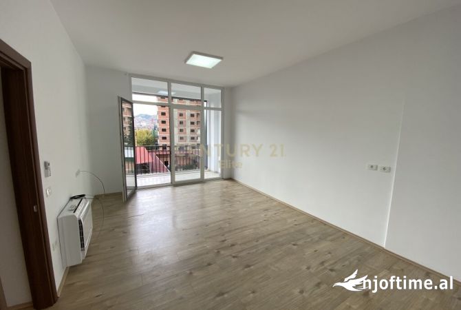 Ambient biznesi me qera 3+1 ne Tirane - 750 Euro