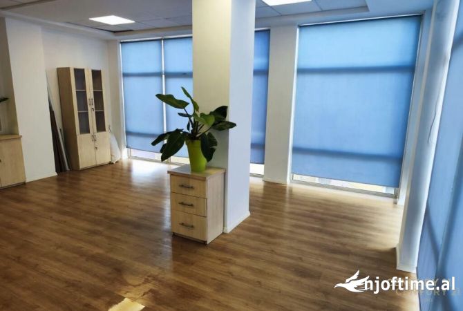Ambient biznesi me qera 3+1 ne Tirane - 3,000 Euro