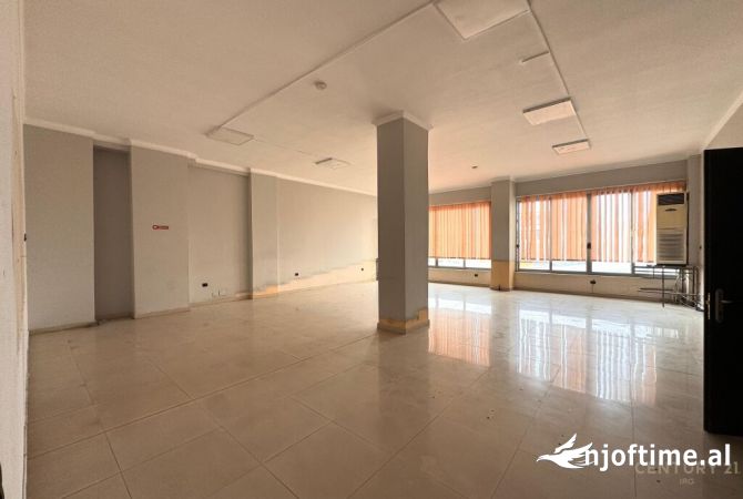 Delijorgji buze rruge kryesore jepet me qera ambient per zyra 