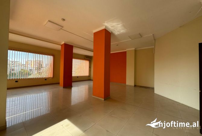 Ambient biznesi me qera 3+1 ne Tirane - 6,500 Euro
