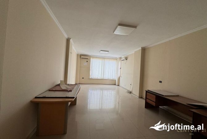 Ambient biznesi me qera 3+1 ne Tirane - 6,500 Euro